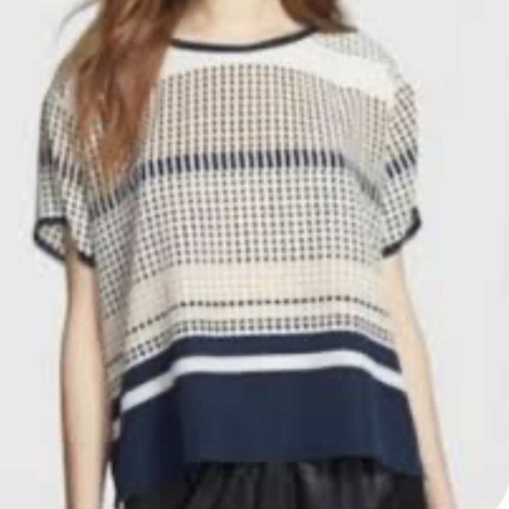 Vince Coastal Navy Geometric 100% Silk Short Sleeve Top‎ Blouse. Size XXS.